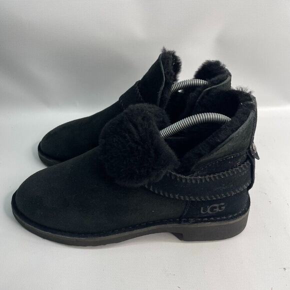 UGG Mckay Black Booties Sz 7.5 Fold Up Down Whipstitch Detail Rivet (READ) - Picture 3 of 9